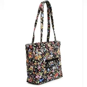 🔥NIP🔥 - Vera Bradley - Vera Tote - Disney Classics on the Green